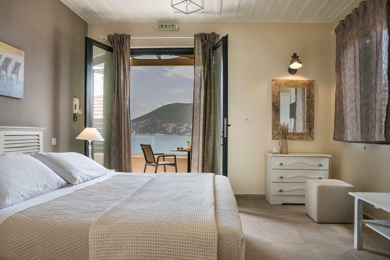 Martini Waterfront Suites Fiskardo Eksteriør billede