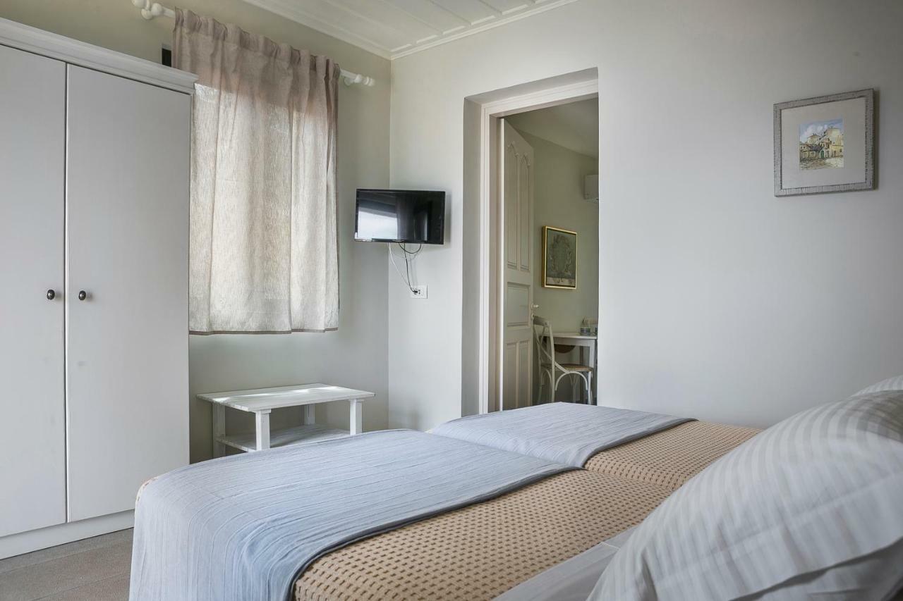 Martini Waterfront Suites Fiskardo Eksteriør billede