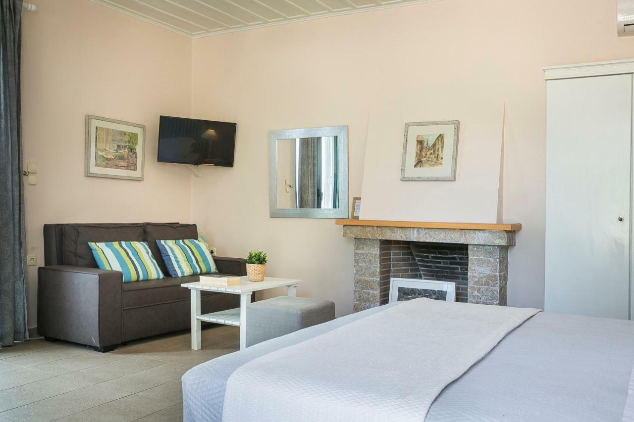 Martini Waterfront Suites Fiskardo Eksteriør billede