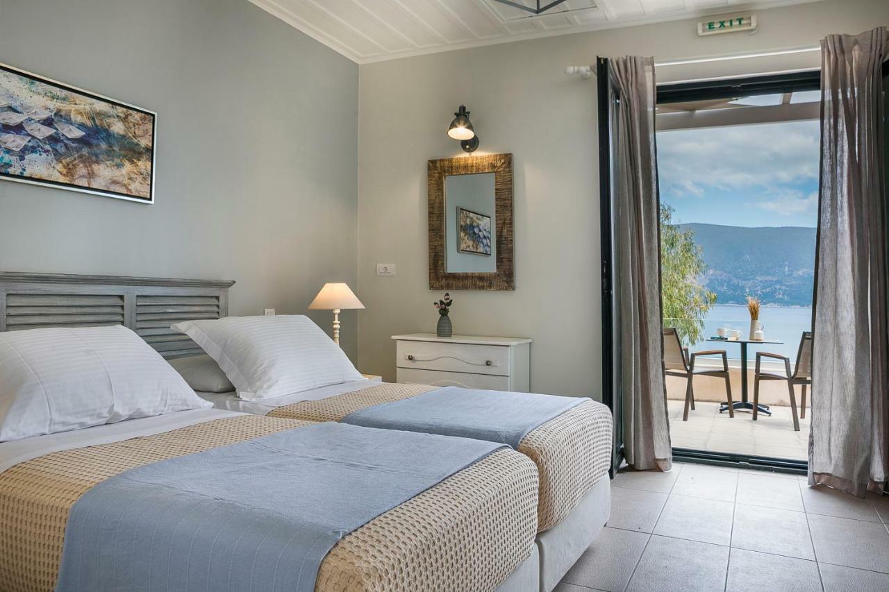 Martini Waterfront Suites Fiskardo Eksteriør billede