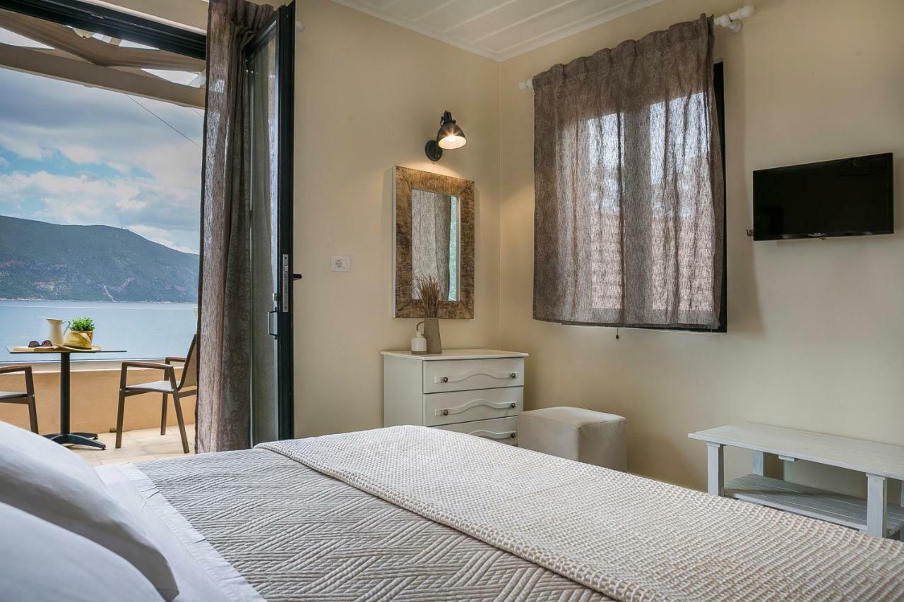 Martini Waterfront Suites Fiskardo Eksteriør billede