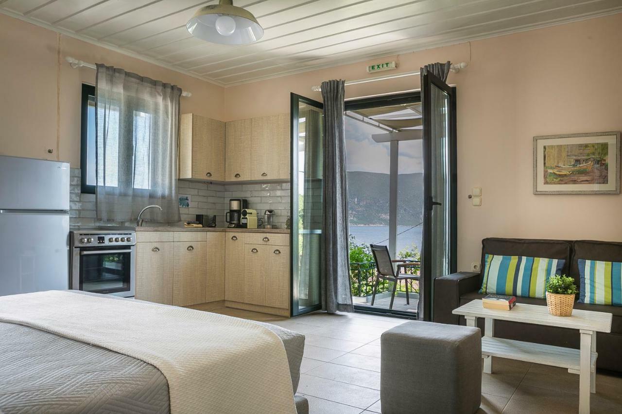 Martini Waterfront Suites Fiskardo Eksteriør billede